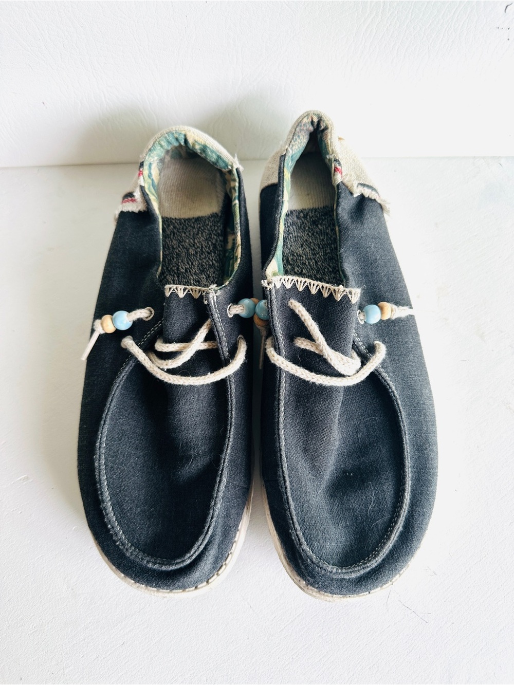 HEY DUDE Slip on Canvas Sneaker sz 9 Men’s